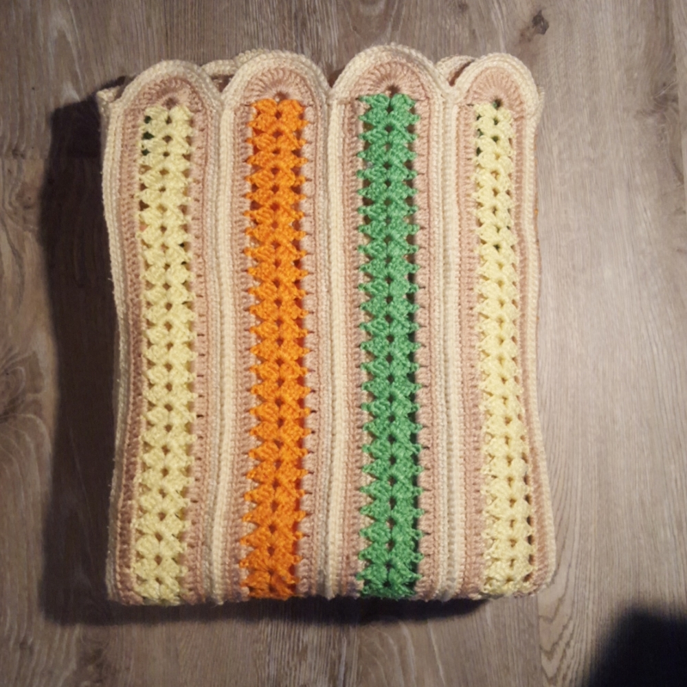 Vintage honemade throw crochet blanket